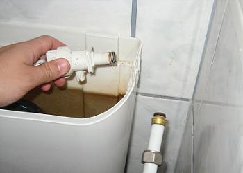 Am demontat flotorul de WC defect
