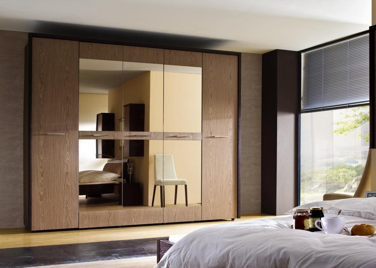 Dressig dormitor cu 5 usi din lemn cu oglinzi