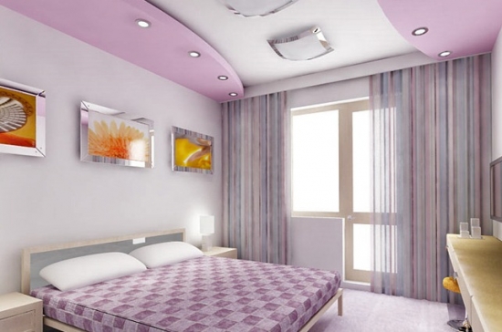 Dormitor amenajat cu lila si alb si scafe lila cu leduri pe marginea tavanului