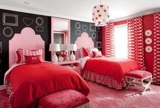 Dormitor modern pentru surori culoare rosie