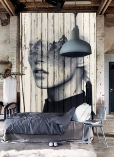 Delimitare dormitor printr-un parapet de lemn pictat