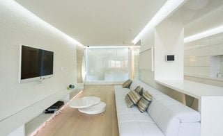 Living modern minimalist amenajat integral in alb