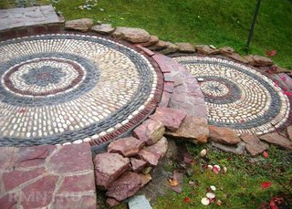 Mozaic alee din pietre