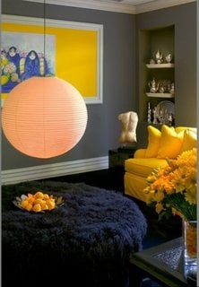 Combinatie de galben si pruna pentru un interior modern