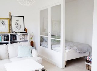 Partitie din rigips si geam pentru mascare pat in apartament cu 1 camera