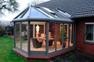 Model mic de veranda cu acoperis transparent