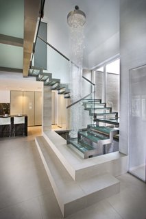 Design modern de scara cu trepte din sticla si inox