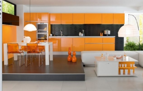 Bucatarie cu mobilier portocaliu