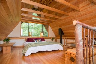 Dormitor cu tavan dsi mobila din lemn