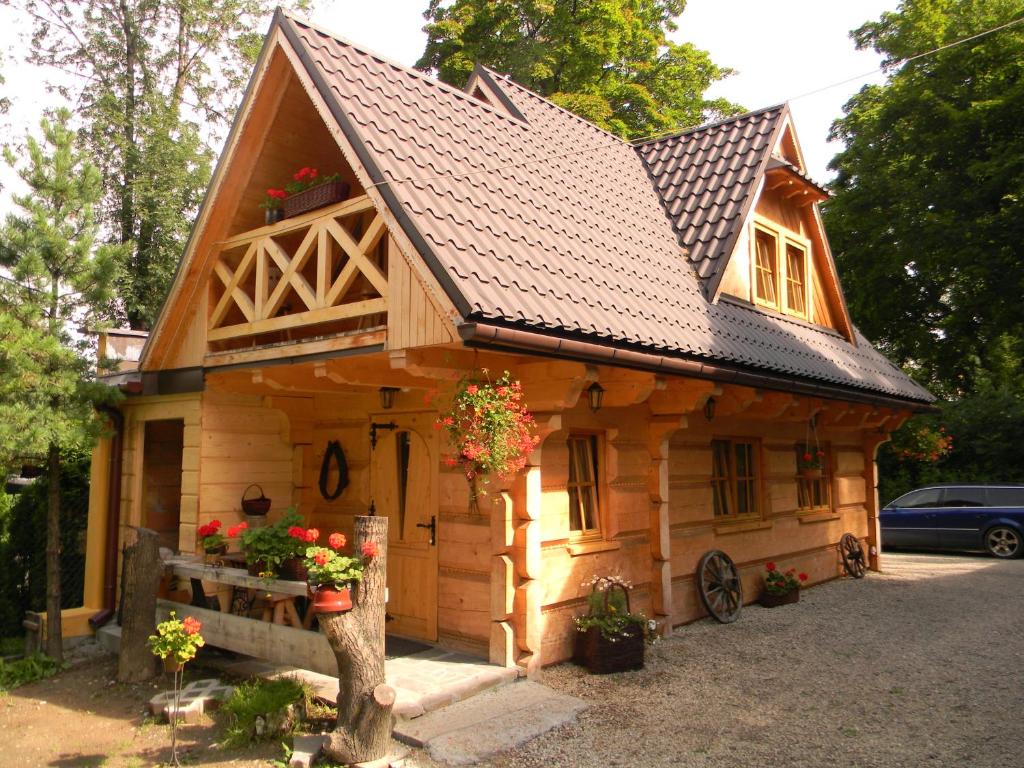Minunata aceasta cabana mica din lemn, de 62 mp si 2 dormitoare 