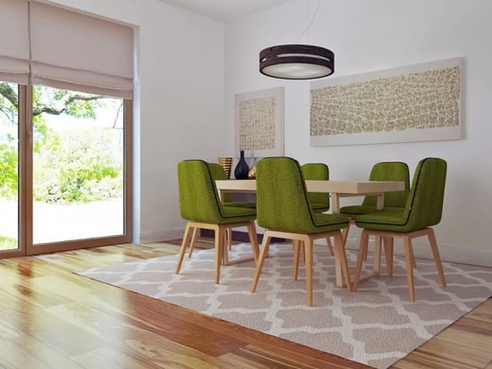 Dining cu masa din lemn si scaune cu tapiterie verde