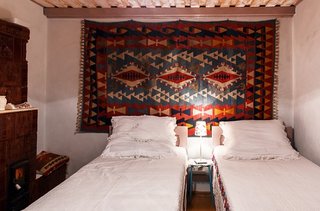 Dormitor casa traditionala romaneasca