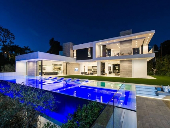 Casa moderna cu piscina