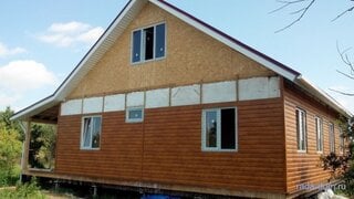 Casa placata cu siding din lemn