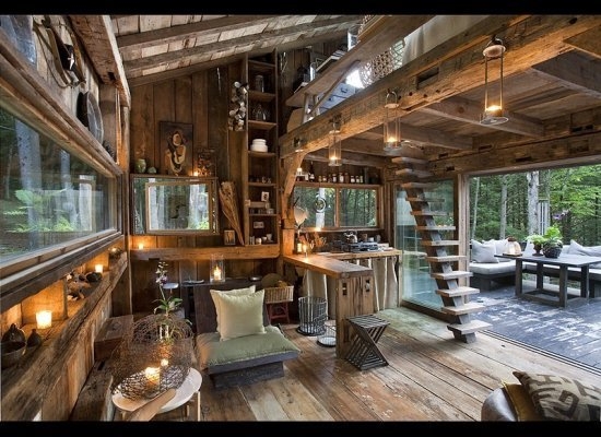 Casa din lemn cu etaj