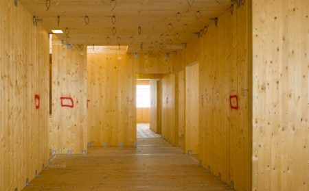 Interior de constructie pe structura de lemn