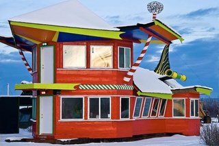 Casa super colorata situata la Polul Nord