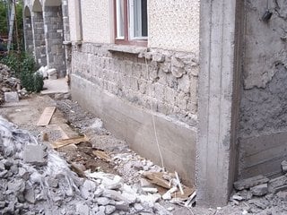 Consolidare fundatie si colturi casa veche