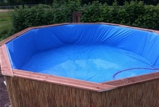 Umplere piscina din lemn