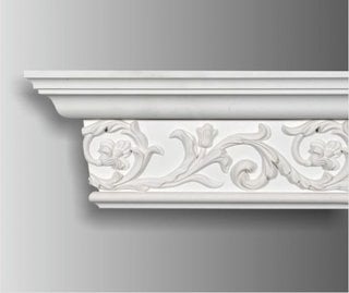 Cornisa alba decorata