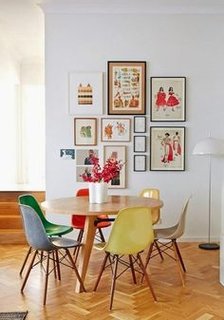 Masa de dinning cu scaune colorate