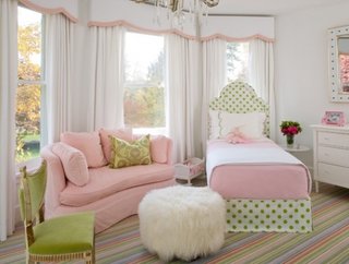 Dormitor roz pal cu verde
