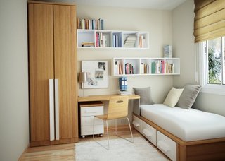 Idee de amenajare a unui dormitor mic cu pereti albi si mobilier din lemn deschis