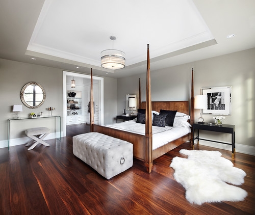 Dormitor amenajat cu mobilier si parchet din lemn masiv roscat