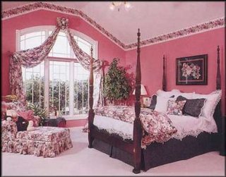 Dormitor mobilat clasic zugravit cu roz