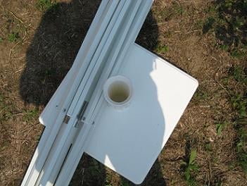 Umplerea suportului de sustinere a umbrelei de gradina cu ciment