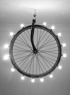 Corp de iluminat din roata de bicicleta