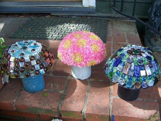 Ciuperci decorative pentru gradina cu palaria placata cu mozaic din sticla