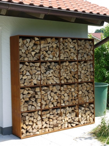 Rafturi exterioare pentru depozitare lemne foc