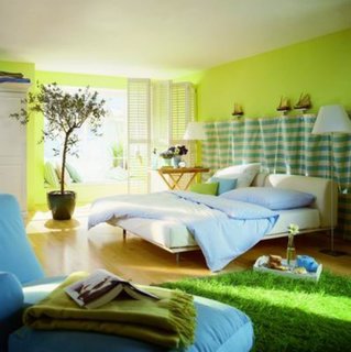 Dormitor amenajat in culori luminoase