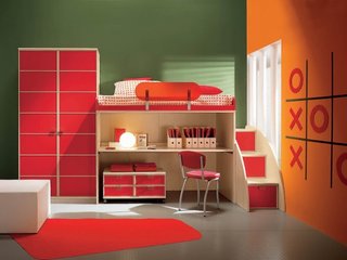 Mobilier rosu dormitor copii