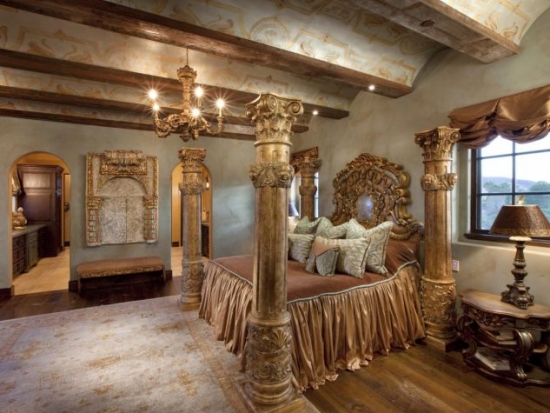Dormitor de lux cu decor auriu