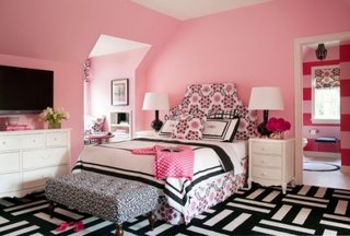 Dormitor tineret roz cu negru