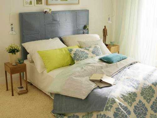 Idee de amenajare a unui dormitor mic in galben cu turcoaz si gri