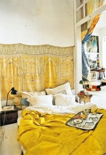 Dormitor in galben sofran si alb