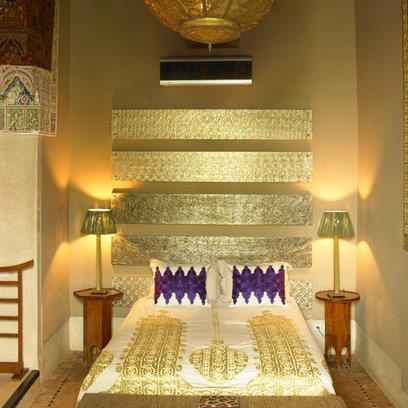 Tablie de pat aurie de inspiratie marocana