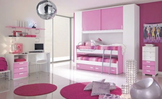 Dormitor pentru fetite cu lila roz si alb si pat etajat