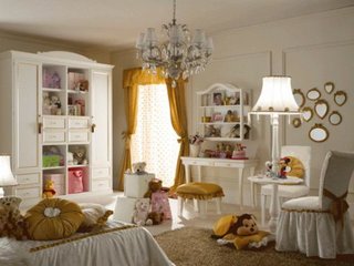 Dormitor cu multe decoratiuni pentru copii