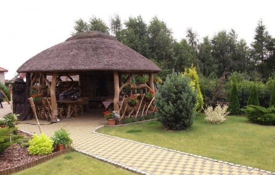 Foisoare de gradina cu acoperis de stuf