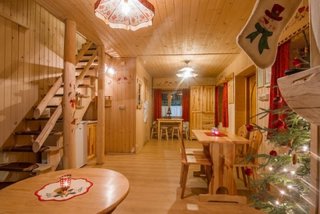 Amenajare living cabana din lemn