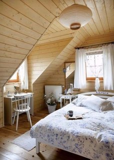 Amenajare dormitor casa din lemn