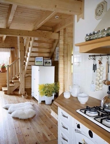 Open space confortabil casa din lemn