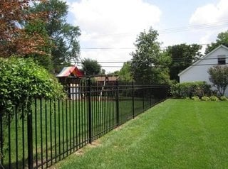 Gard pentru gradina confectionat din fier forjat