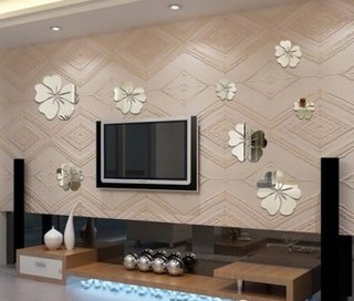 Idee decorare perete cu televizor cu tapet si stickere