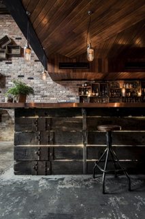 Idee pentru amenajarea unui bar in stil industrial