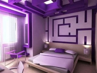 Scafe mov din rigips pe tavan alb si etajere de perete